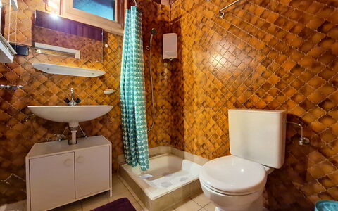 Le Mayen D'Ovronnaz: Interior Design, Flooring, Armatur, Holz, Fussboden, Badezimmer, Installation, Toilleten Sitz, Sinken, Zimmer