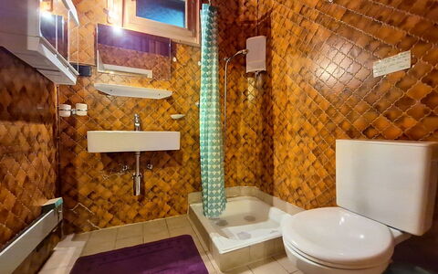 Le Mayen D'Ovronnaz: Interior Design, Armatur, Flooring, Holz, Fussboden, Badezimmer, Installation, Beleuchtung, Zapfhahn, Fliese