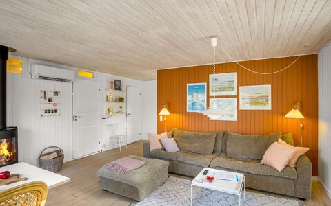 Ruka - 600M from the Sea: Interior Design, Möbel, Wand, Flooring, Couch, Holz, Decke, Fussboden, Zimmer, Wohnzimmer