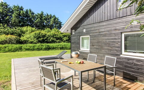 Ruka - 600M from the Sea: Holz, Gartenmöbel, Möbel, Veranda, Deck, Planke, Hartholz, Tisch Im Freien, Stuhl, Abstellgleis