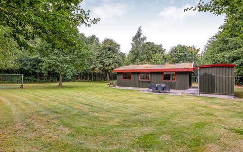 Arleta - 2Km from the Sea: Dach, Haus, Grundstueck, Zuhause, Hütte, Estate, Gartenbauten, Schatten, Blockhaus, Landscaping
