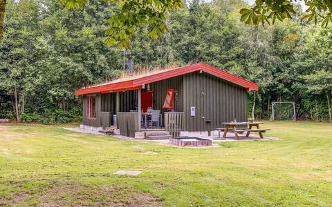 Arleta - 2Km from the Sea: Dach, Haus, Grundstueck, Zuhause, Hütte, Estate, Gartenbauten, Schatten, Blockhaus, Landscaping