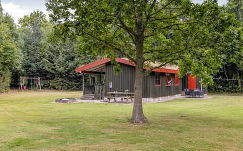 Arleta - 2Km from the Sea: Dach, Haus, Grundstueck, Zuhause, Hütte, Estate, Gartenbauten, Schatten, Blockhaus, Landscaping