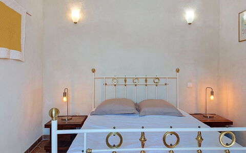 Casa Memmi Mouriès: Wand, Flooring, Interior Design, Fussboden, Decke, Schlafzimmer, Möbel, Bett, Beleuchtung, Zimmer