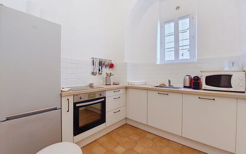 Casa Memmi Mouriès: Major Appliance, Küchengerät, Flooring, Küche, Interior Design, Cabinetry, Fussboden, Countertop, Decke, Haushaltsgerät