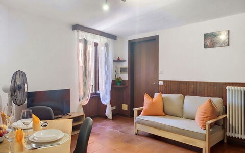 Casa Gloria: Möbel, Flooring, Interior Design, Holz, Fussboden, Beleuchtung, Zimmer, Tabelle, Decke, Tür