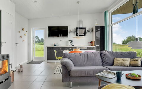Apsolon - 100M from the Sea: Flooring, Fussboden, Zuhause, Wohnzimmer, Couch, Decke, Haushaltsgerät, Stuhl, Schlafsofa