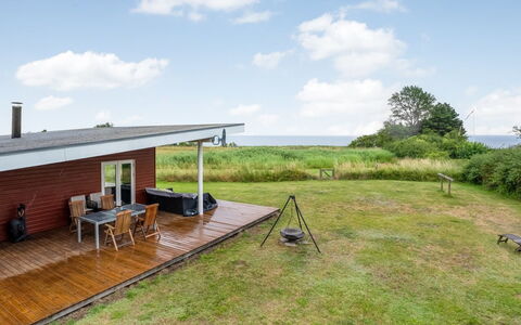 Apsolon - 100M from the Sea: Grundstueck, Zuhause, Dach, Hütte, Schatten, Estate, Bauernhaus, Rasen, Garten, Veranda