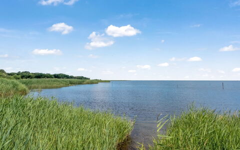 Apsolon - 100M from the Sea: Himmel, Blau, Wasservorräte, Wasser, Wolke, Horizont, Natürliche Landschaft, Ökoregion, Wasserweg, Bank