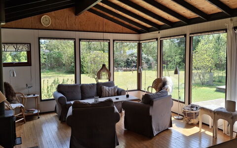 Thorunn - 250M from the Sea: Möbel, Interior Design, Holz, Decke, Flooring, Fussboden, Beleuchtung, Tabelle, Zimmer, Stuhl
