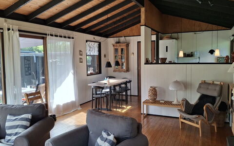 Thorunn - 250M from the Sea: Möbel, Interior Design, Holz, Decke, Flooring, Fussboden, Stuhl, Tabelle, Beleuchtung, Zimmer