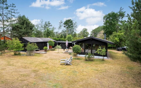 Thorunn - 250M from the Sea: Strauch, Haus, Zuhause, Dach, Garten, Grundstueck, Hütte, Ländliches Gebiet, Ground
