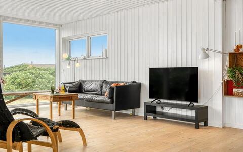 Melita - 300M from the Sea: Flooring, Holzboden, Holz, Fussboden, Interior Design, Möbel, Laminatboden, Wohnzimmer, Decke, Zuhause