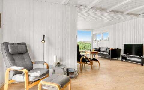 Melita - 300M from the Sea: Holz, Möbel, Flooring, Fussboden, Interior Design, Decke, Holzboden, Wohnzimmer, Zimmer, Stuhl