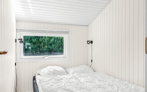 Esalina - 800M from the Sea: Holz, Flooring, Fussboden, Schlafzimmer, Zuhause, Decke, Bedding, Bett, Planke, Bettdecke