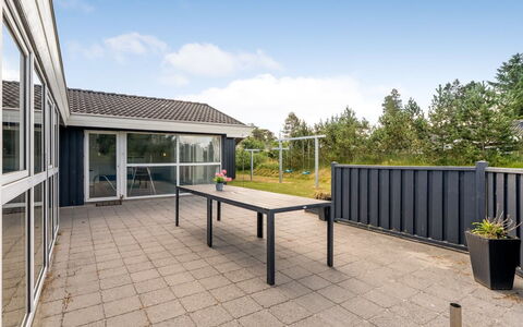 Gertrud - 800M from the Sea: Zuhause, Verbundwerkstoff, Schatten, Estate, Garten, Design, Daylighting, Landscaping, Abstellgleis, Veranda