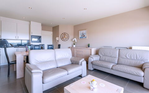 Residentie Casa Nova: Möbel, Interior Design, Flooring, Fussboden, Holz, Couch, Zimmer, Decke, Wohnung, Wohnzimmer