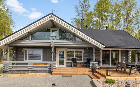 Villa Praava a: Holz, Zuhause, Hütte, Abstellgleis, Veranda, Holz, Blockhaus, Deck, Gartenbauten, Outdoor Struktur
