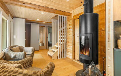 Villa Praava a: Flooring, Interior Design, Fussboden, Holz, Möbel, Holzboden, Decke, Zimmer, Beleuchtung, Wohnzimmer