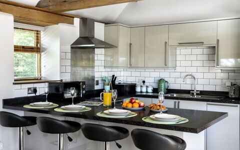 The Old Piggery at Rusty Lane Farm: Möbel, Küche, Countertop, Interior Design, Küchengerät, Flooring, Major Appliance, Cabinetry, Stuhl, Light Fixture