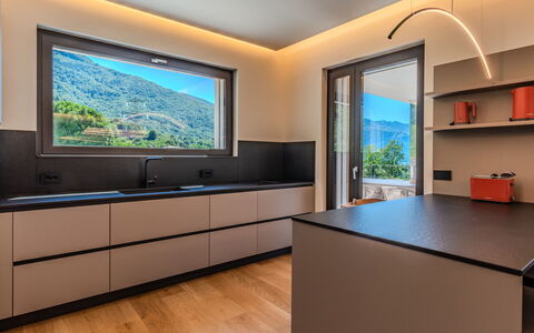 Aura: Interior Design, Küche, Countertop, Flooring, Holz, Möbel, Decke, Light Fixture, Zuhause, Cabinetry