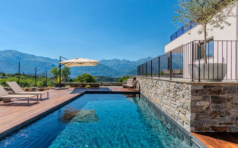 Aura: Bergforms, Berg, Schwimmbad, Hügel, Gebirge, Grat, Alpen, Bergstation, Eco Hotel, Senke