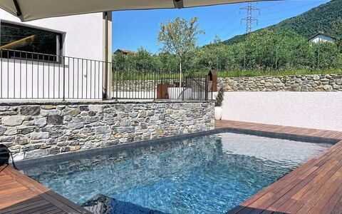 Aura: Schwimmbad, Verbundwerkstoff, Water Feature, Fliese, Deck, Flagstone, Resort, Eco Hotel