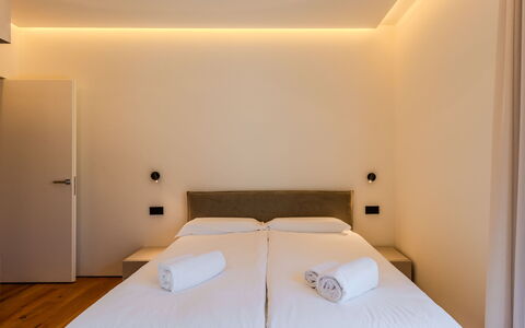 Aura: Interior Design, Decke, Fussboden, Flooring, Zimmer, Beleuchtung, Schlafzimmer, Bett, Bettrahmen, Wohnung