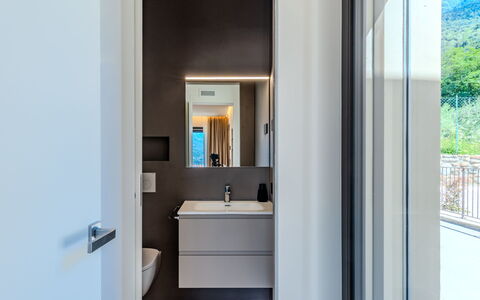 Aura: Interior Design, Holz, Flooring, Fussboden, Armatur, Zuhause, Tür, Decke, Zimmer, Badezimmer