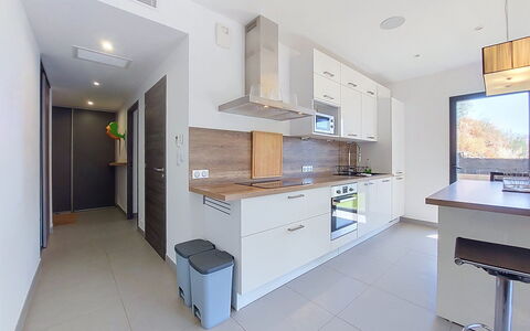 E Follicie: Interior Design, Flooring, Holz, Fussboden, Möbel, Decke, Countertop, Cabinetry, Zimmer, Küche