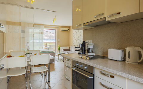 Patti: Interior Design, Küche, Countertop, Möbel, Flooring, Küchengerät, Fussboden, Major Appliance, Cabinetry, Decke