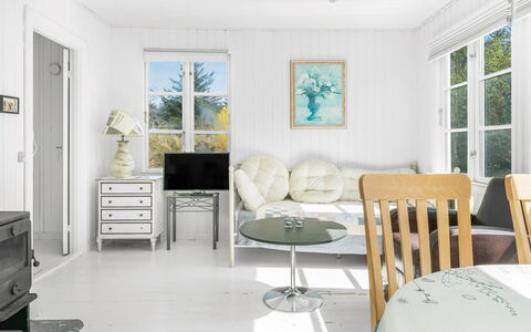 Inan - 800M from the Sea: Möbel, Interior Design, Flooring, Holz, Fussboden, Decke, Zuhause, Wohnzimmer, Tabelle, Zimmer