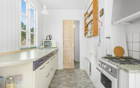 Inan - 800M from the Sea: Flooring, Holz, Küche, Interior Design, Fussboden, Countertop, Decke, Cabinetry, Major Appliance, Küchengerät