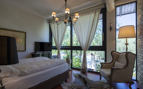 Villa El Perlè, Padenghe sul Garda: Möbel, Interior Design, Bett, Schlafzimmer, Holz, Zimmer, Fussboden, Flooring, Decke, Bedding