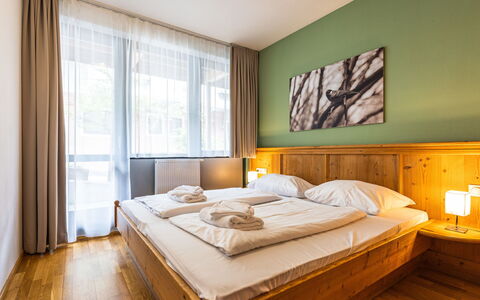 Zell am See 79: Bett, Schlafzimmer, Holz, Interior Design, Flooring, Fussboden, Decke, Bettdecke, Möbel, Bedding