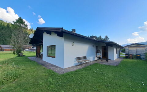 Achenkirch 622: Gebäude, Gras, Haus, Dach, Zuhause, Hütte, Die Architektur, Wohngebiet, Ländliches Gebiet, Grundstueck