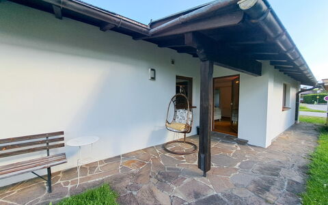 Achenkirch 622: Die Architektur, Zuhause, Tür, Flooring, Fussboden, Decke, Schatten, Hütte, Beton, Veranda