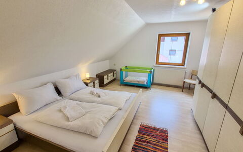 Haus Valentin: Interior Design, Schlafzimmer, Flooring, Fussboden, Bett, Holz, Decke, Zimmer, Möbel, Bettdecke