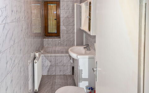 Haus Valentin: Armatur, Flooring, Badezimmer, Fussboden, Bad Sink, Sinken, Interior Design, Zapfhahn, Installation, Toilette