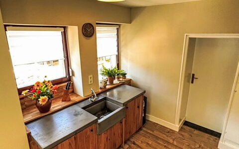 Eifelhuis im Salmtal: Flooring, Holz, Countertop, Interior Design, Küche, Fussboden, Holzboden, Cabinetry, Major Appliance, Möbel