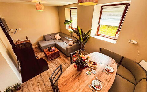 Eifelhuis im Salmtal: Möbel, Interior Design, Flooring, Holz, Fussboden, Couch, Wohnzimmer, Zuhause, Zimmer, Holzboden