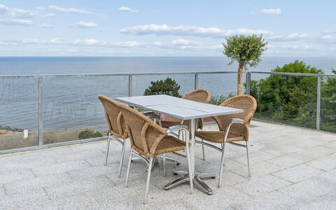 Görel - 250M from the Sea: Möbel, Gartenmöbel, Stuhl, Tisch Im Freien, Meer, Schatten, Küste, Balkon, Ozean, Deck