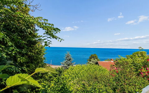 Görel - 250M from the Sea: Blau, Daytime, Grün, Vegetation, Horizont, Meer, Sommer, Strauch, Wolke, Ozean