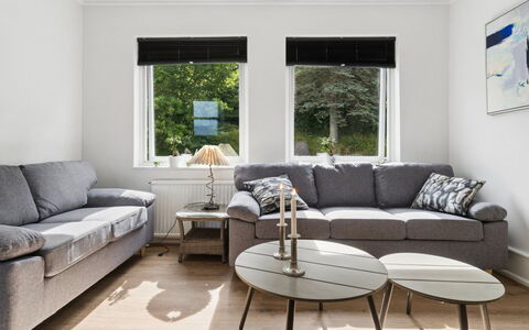Görel - 250M from the Sea: Möbel, Interior Design, Couch, Flooring, Fussboden, Wand, Wohnzimmer, Holz, Zimmer, Zuhause