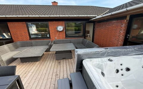 Alette - 400M from the Sea: Möbel, Fussboden, Holzbeize, Jacuzzi, Daylighting, Zimmerpflanze, Hotel