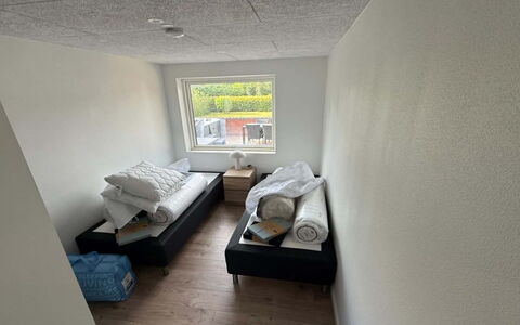 Alette - 400M from the Sea: Fussboden, Flooring, Holz, Interior Design, Zimmer, Möbel, Wohnung, Schlafzimmer, Bett