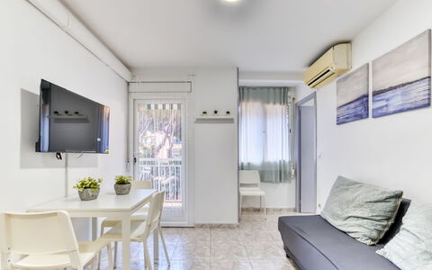 Cannes: Interior Design, Flooring, Fussboden, Wohnung, Möbel, Zimmer, Couch, Wohnzimmer, Stuhl