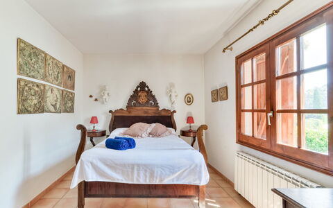 Quietud: Möbel, Bett, Interior Design, Schlafzimmer, Wand, Holz, Flooring, Decke, Bettdecke, Fussboden