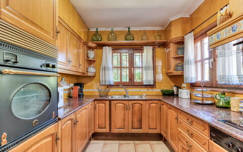 Quietud: Cabinetry, Küche, Holz, Interior Design, Möbel, Flooring, Schublade, Countertop, Fussboden, Zuhause