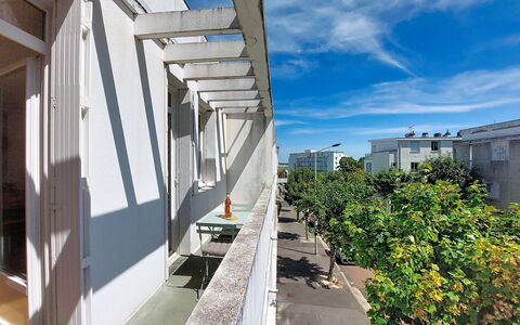 Metadier: Daytime, Wand, Wohngebiet, Wohnung, Urban Design, Verbundwerkstoff, Balkon, Eigentumswohnung, Beton, Daylighting
